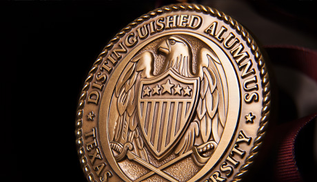 The Distinguished Alumnus Award medallion